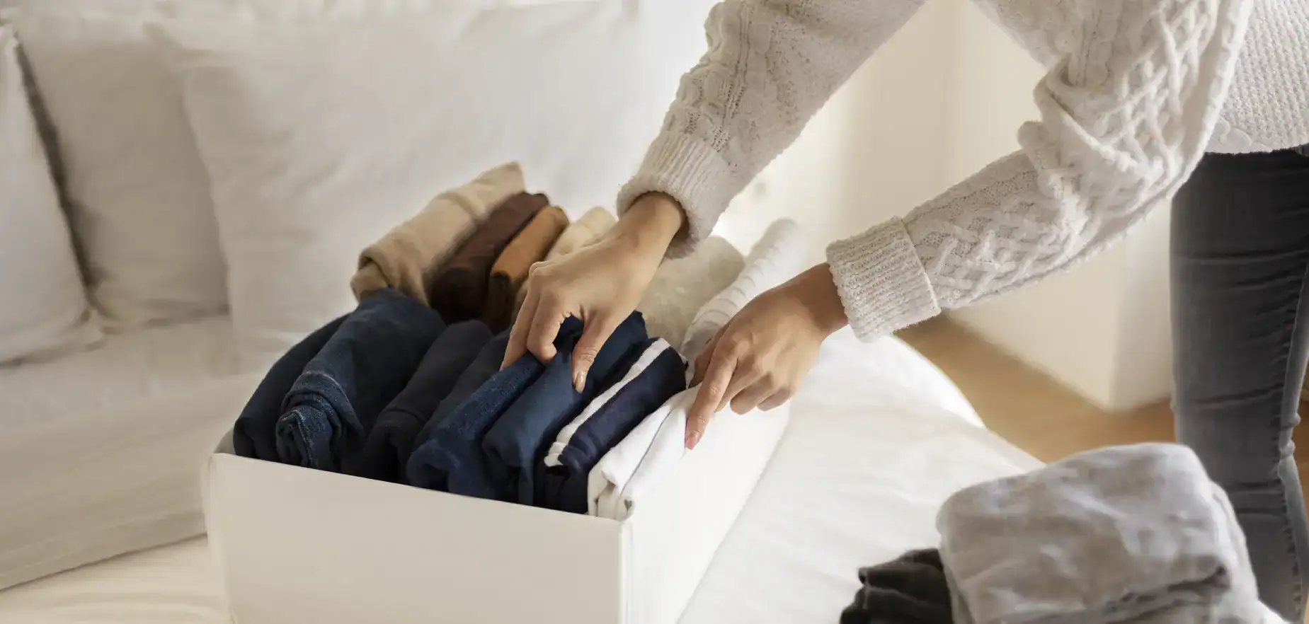 How to Pack Clothes for Moving the Right Way